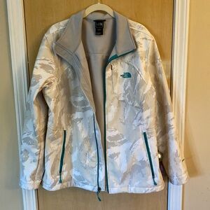 Beautiful ladies North Face windwall jacket . Worn once. XXL